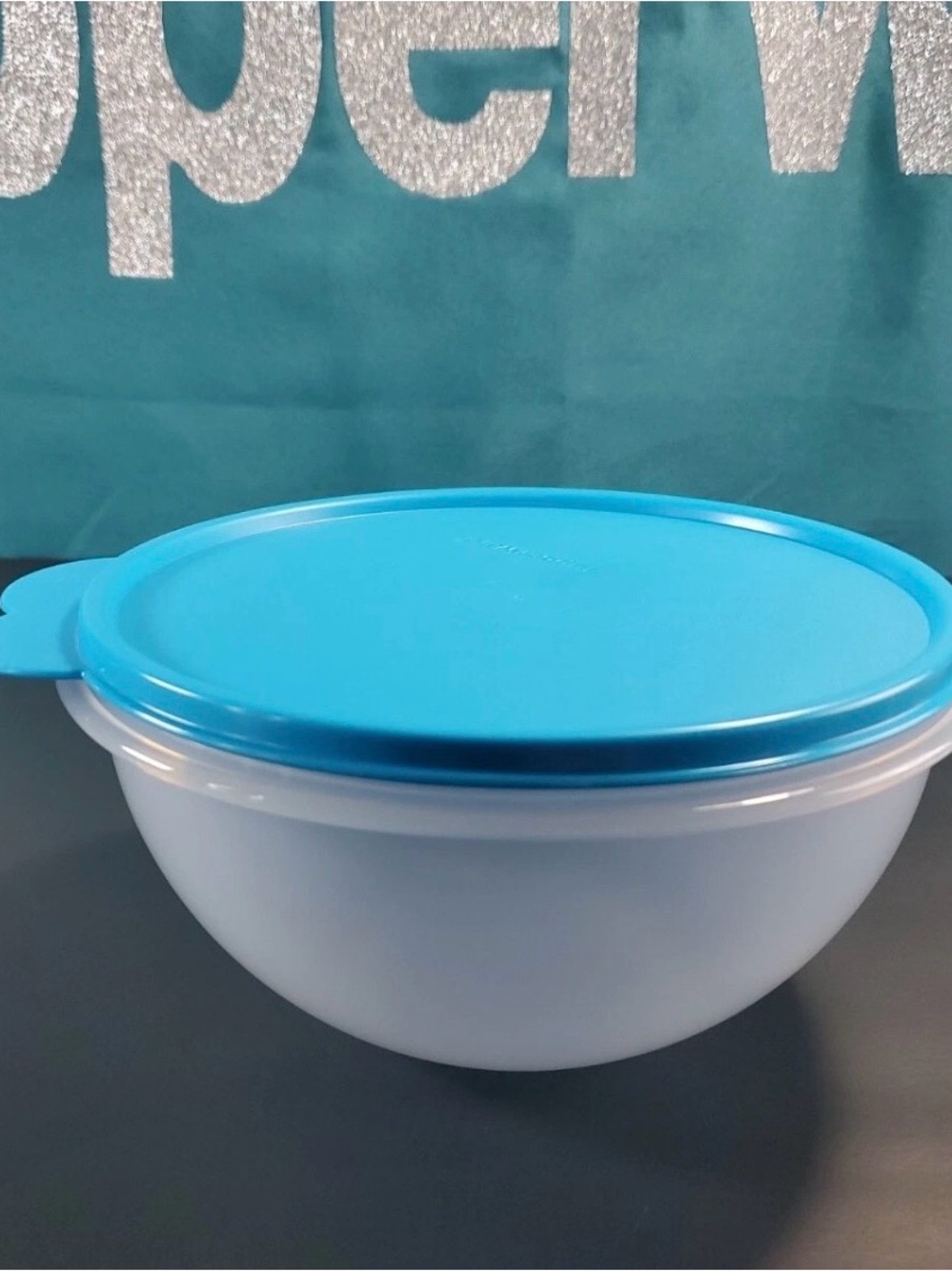 Tupperware Wonderlier Bowl With aqua Blue Seal 5.25 Cups New
